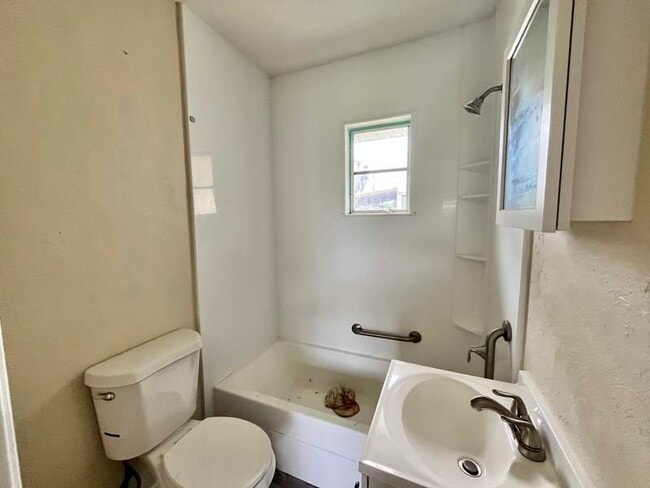 Building Photo - 5400 Riverside Dr