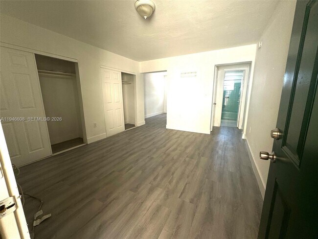 Building Photo - 720 NW 27th Ct