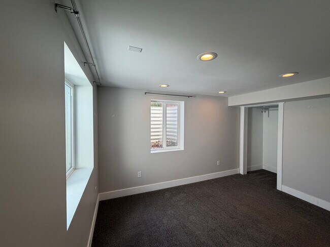 Building Photo - 8060 830 E