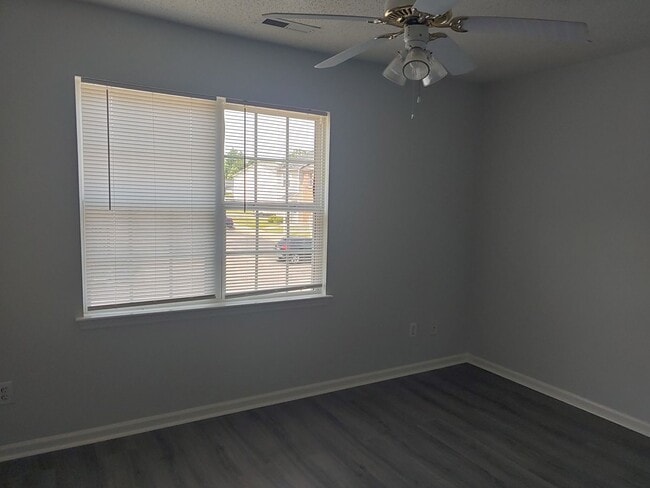 Building Photo - Townhome!!