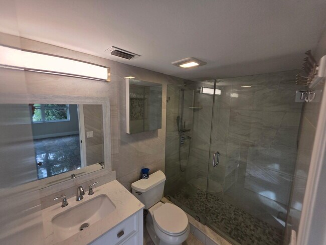 Building Photo - 111 Lake Ave