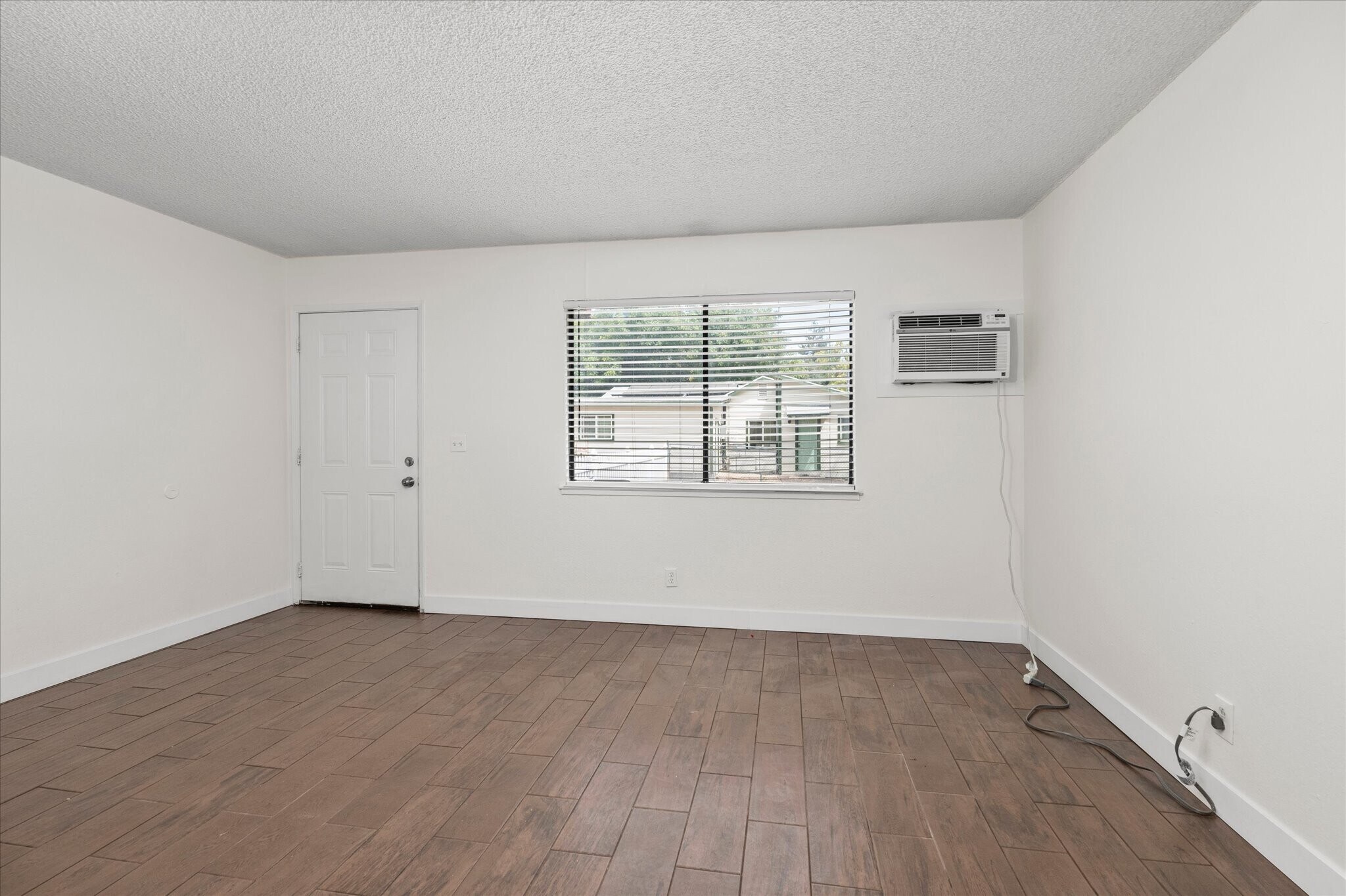 Building Photo - 5175 2nd St