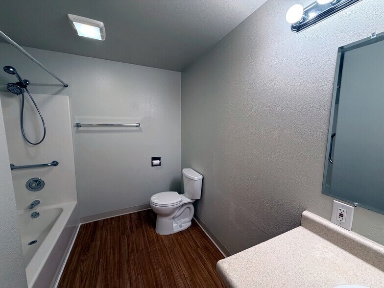 Building Photo - 1047 8th Ave