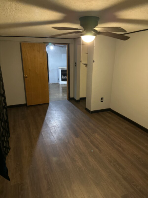 Building Photo - 409 W Seneca Ave