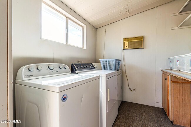 Building Photo - 2650 W Union Hills Dr