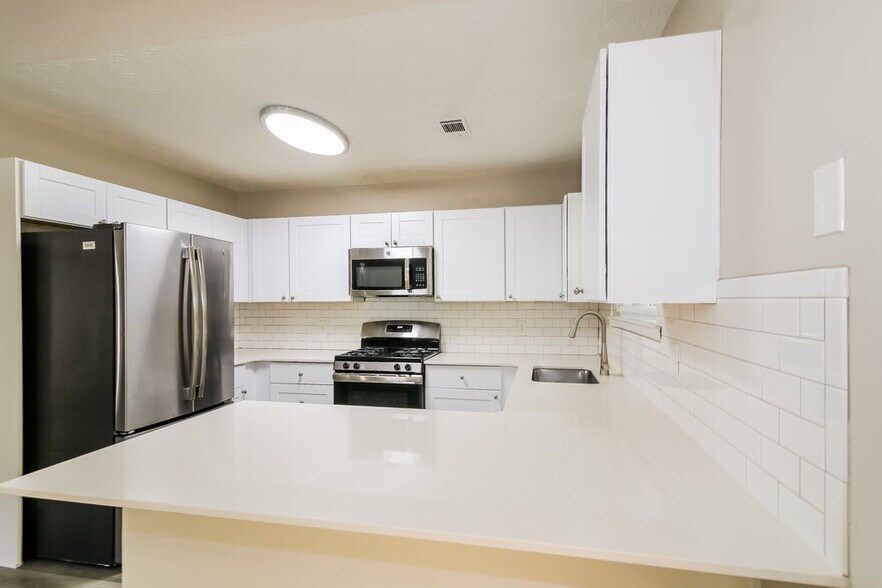 Building Photo - 7943 Taylor Cir