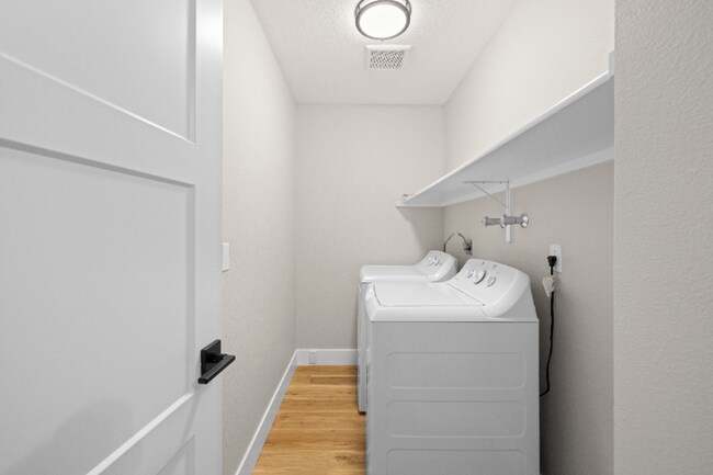 Building Photo - 5630 NE Everett St