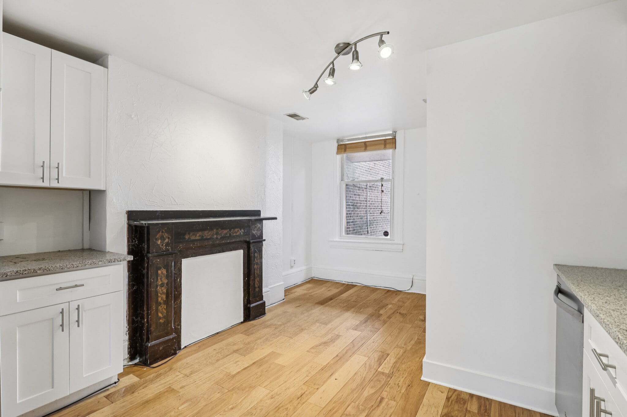 Eat in Kitchen - 4723 Butler St