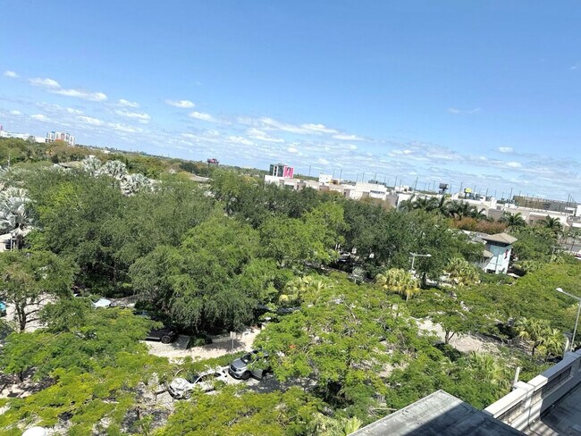 Building Photo - 139 NE 32nd St