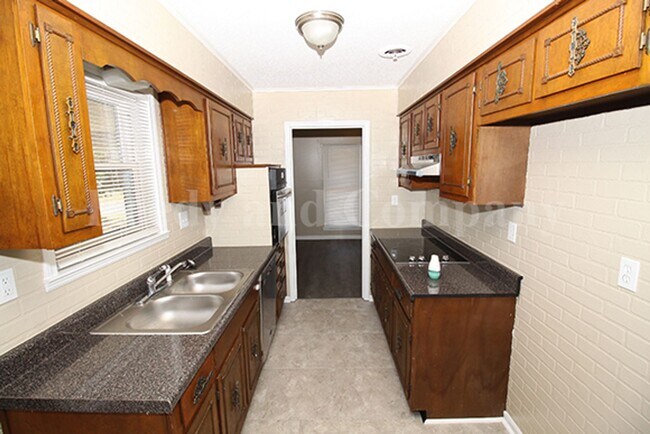 Building Photo - 5901 Tishomingo Dr