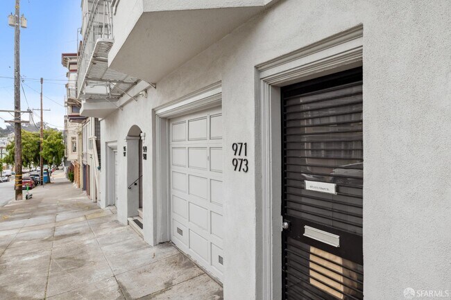 Building Photo - 971 Filbert St