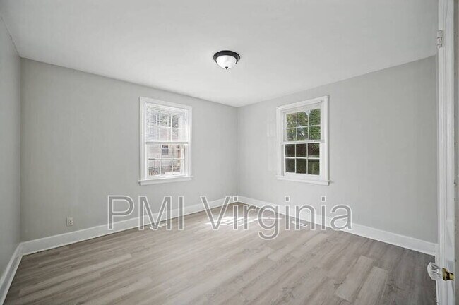 Building Photo - 3841 Chatham Cir
