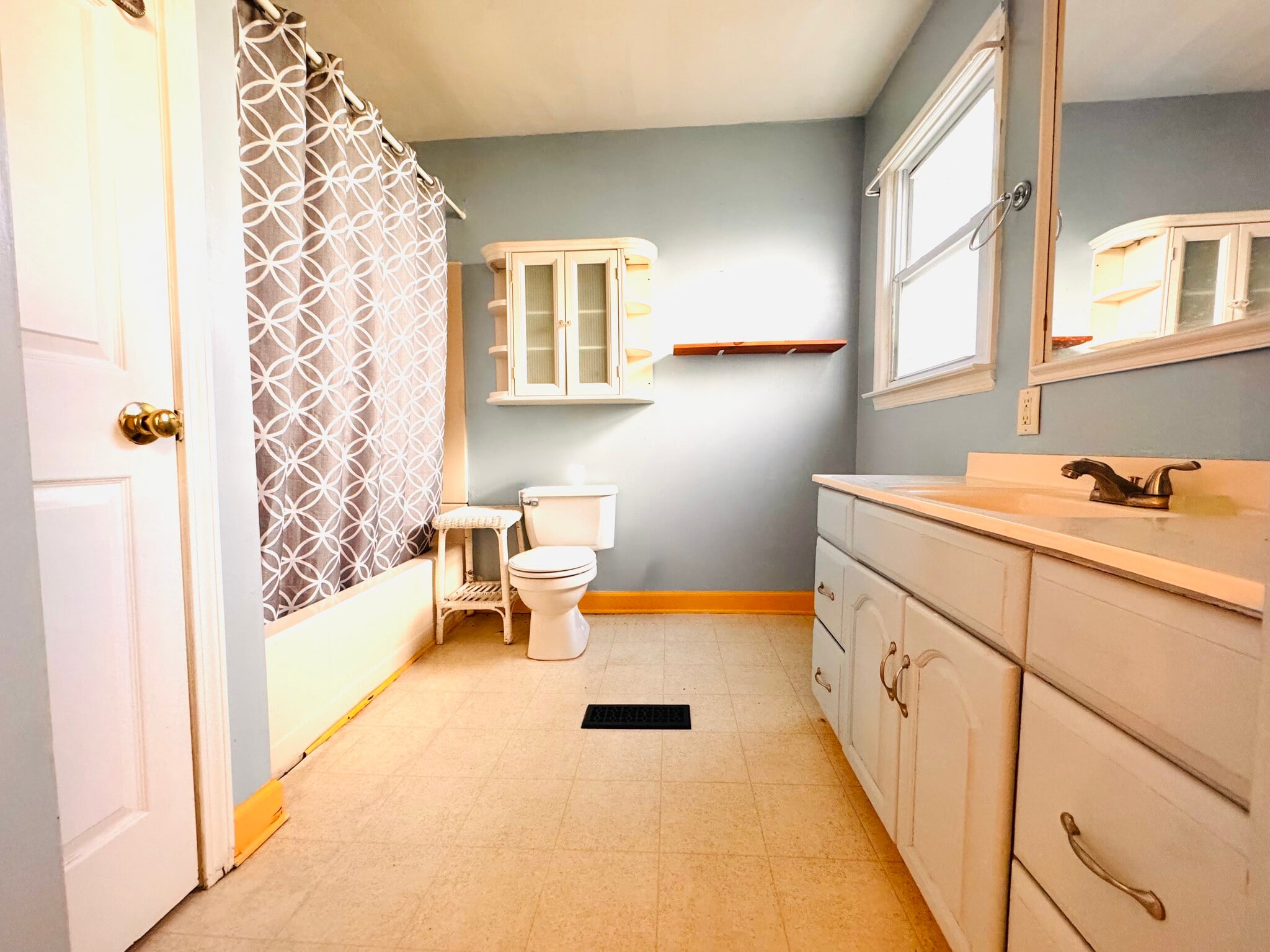 Building Photo - 503 S Broadway St