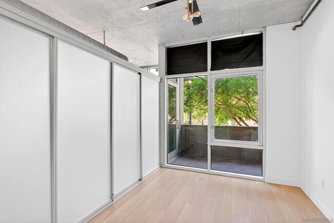 Building Photo - 1025 Island Ave