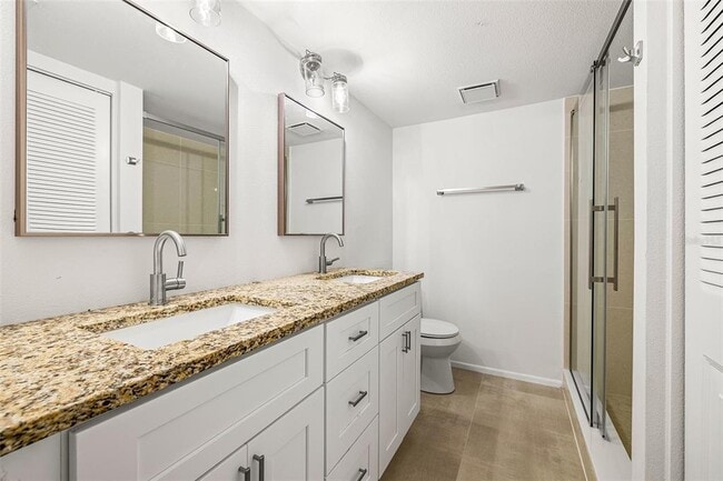 Building Photo - 125 Woodlake Wynde
