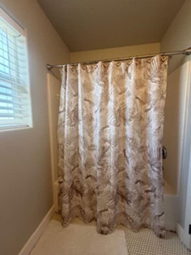 Building Photo - Beautiful 4 Bed / 2.5 Bath Home in Quiet Neighborhood
