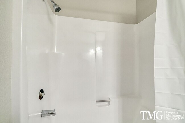 Building Photo - Fully Renovated 3 Bed 2 Bath Home in Mount...