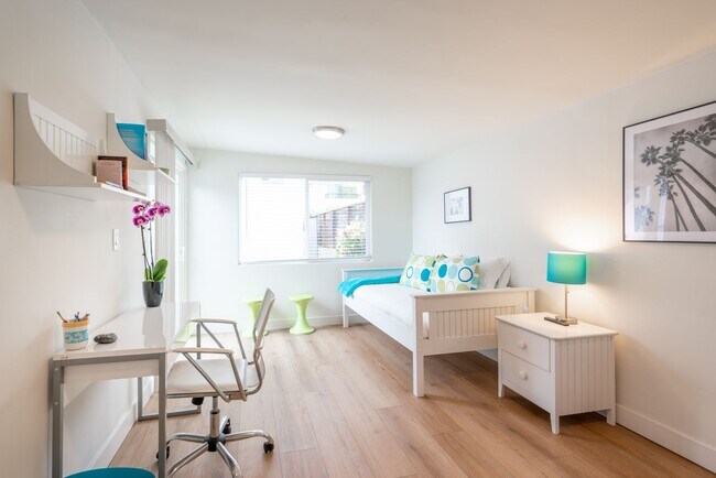 Building Photo - Enjoy stunning sunsets and beach living at its finest, Short Walk to Beach