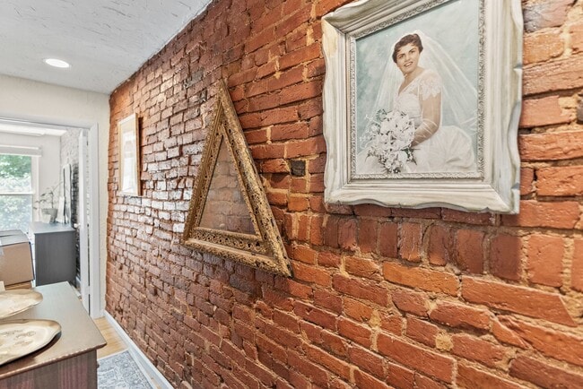 Building Photo - Charming Row Home | 2 Bed | 1 Bath | 950 Sf | Fenced Backyard | 2 Surface Parking Spaces