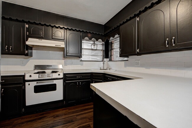 Building Photo - 1333 E Brooks St