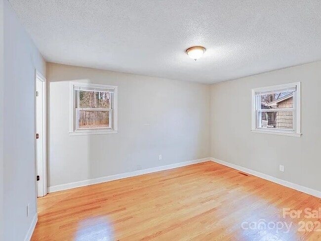 Building Photo - 712 Stevens St