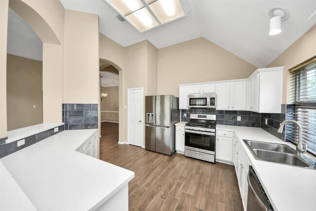 Building Photo - 1603 Martin Lake Dr