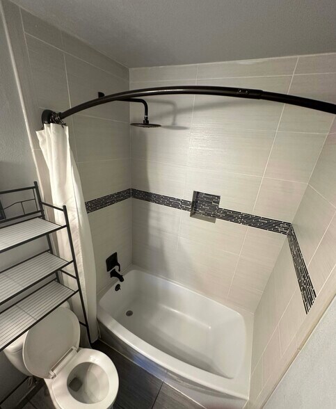 Building Photo - 506 McKellar Cir