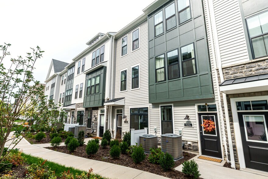 Front Side View 2 - 7104 Donatello Dr