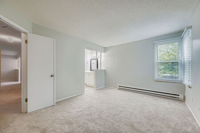 Building Photo - Fully Renovated Home in the Heart of Louis...