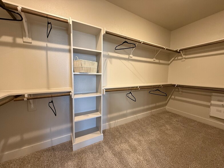 Building Photo - 3144 Gorge Way