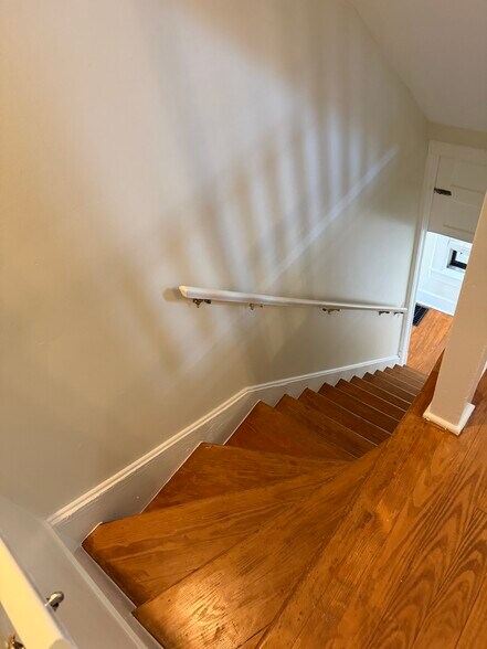 Building Photo - 404 W 1st Ave