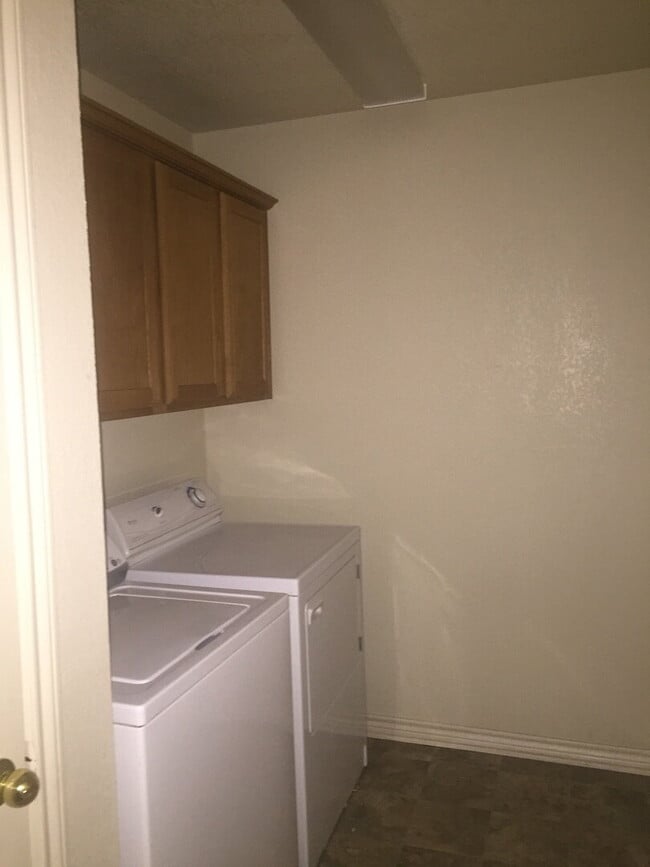 Building Photo - "Spacious 3-Bed, 2-Bath Retreat in College Station – Your Perfect Home Awaits!"