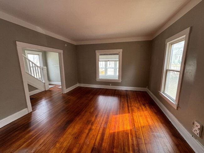 Building Photo - Spacious 2-Bedroom Home in a Quiet Neighbourhood!