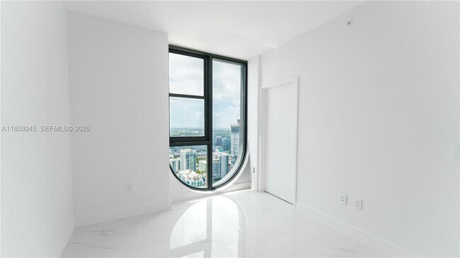 Building Photo - 700 NE 24th St