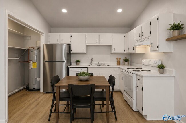 Building Photo - 3704 Squaw Valley Dr SW