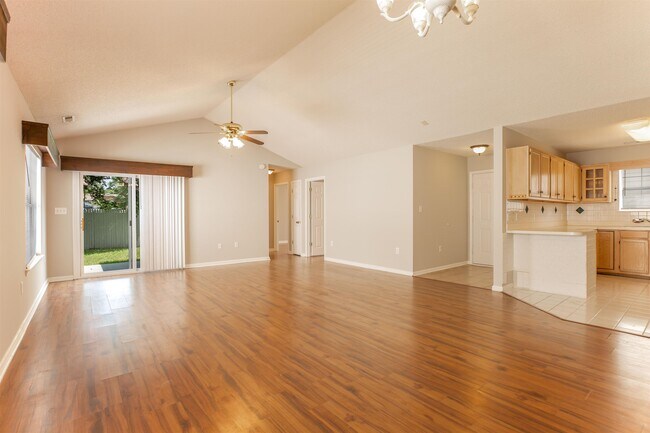 Building Photo - 112 Dusty Trail Ln