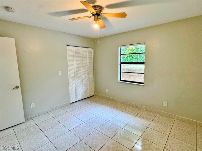 Building Photo - 233 S Cypress St