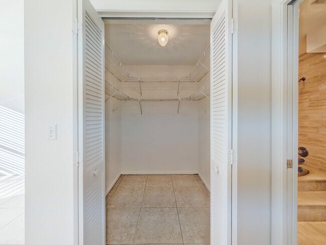 Building Photo - 7535 La Paz Blvd