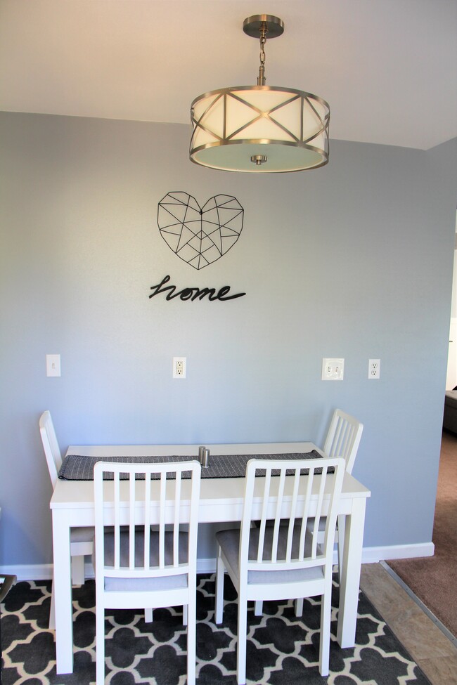 Building Photo - 820 S Junett St