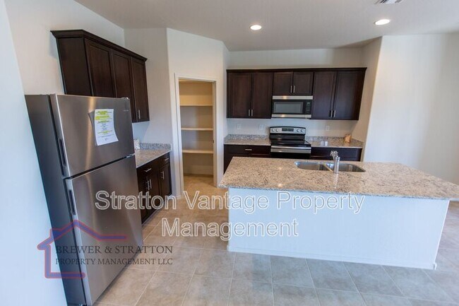 Building Photo - 18473 N Lakeside Dr