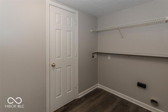 Building Photo - 10686 Trailwood Dr