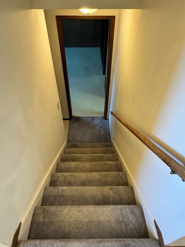 Building Photo - West Valley 4br 2.5 ba DBL attached garage, POOL