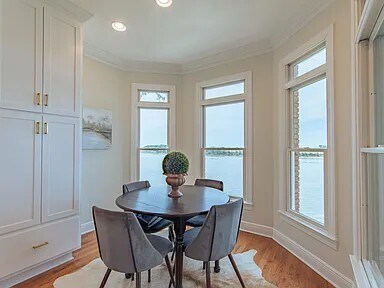 Building Photo - 3BR 2.5 BA, Towhouse with River Veiw