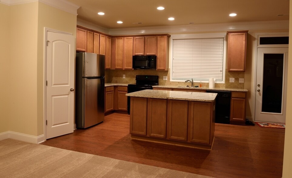 Building Photo - 237 E Waterlynn Rd