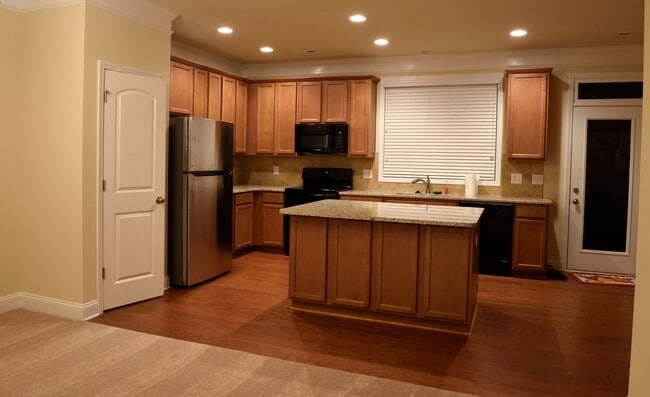 Building Photo - 237 E Waterlynn Rd