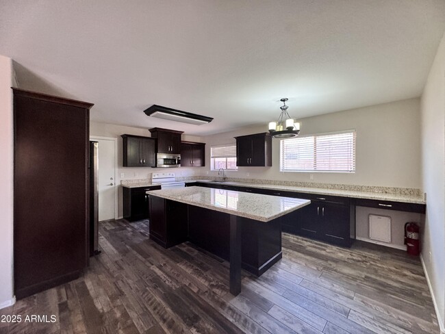 Building Photo - 9138 W Ross Ave