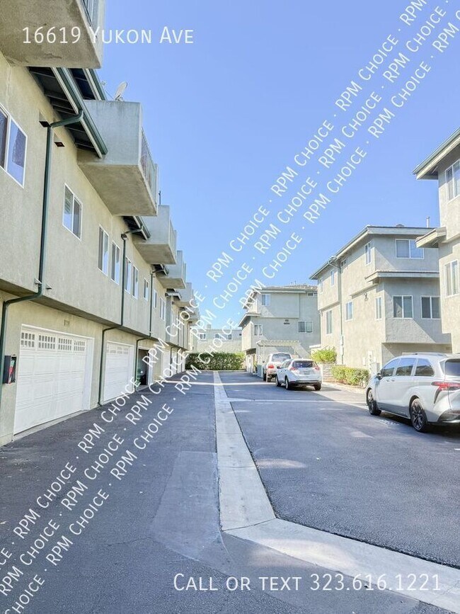 Building Photo - 16619 Yukon Ave