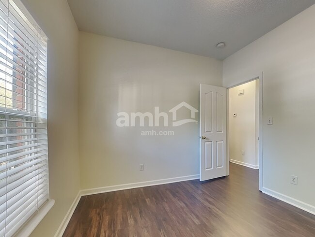 Building Photo - 6043 Shining Oak Ln