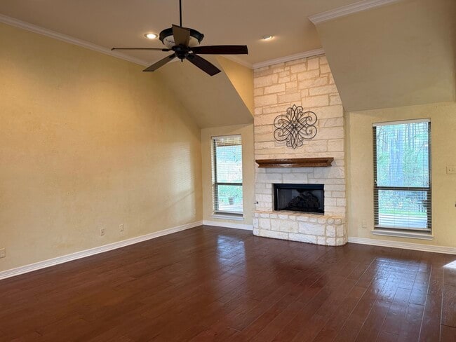 Building Photo - 710 Huntwick Ln