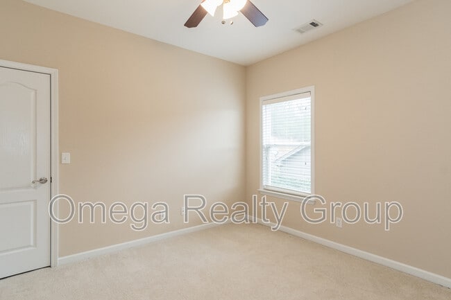 Building Photo - 4474 Fairmont Dr